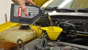 Bảo dưỡng xe ô tô của bạn ngay khi gặp những dấu hiệu này