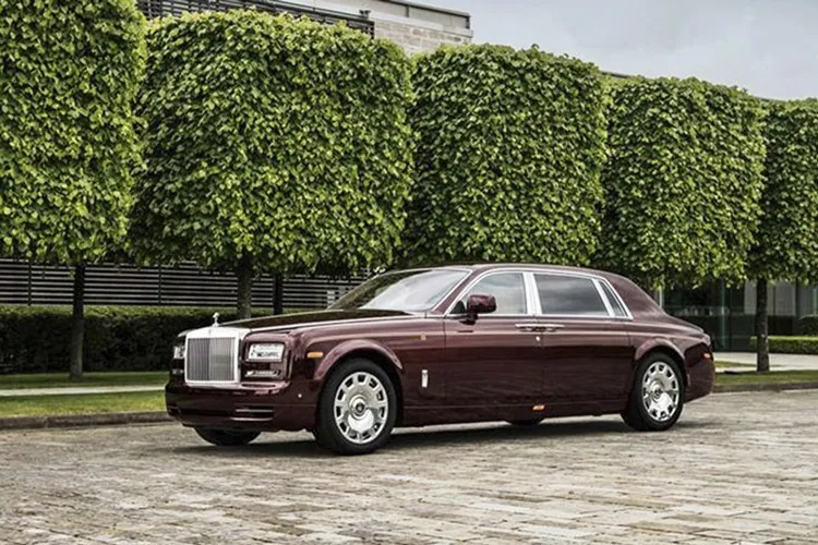 Sieu xe Roll-Royce "Hoa binh & Vinh quang"