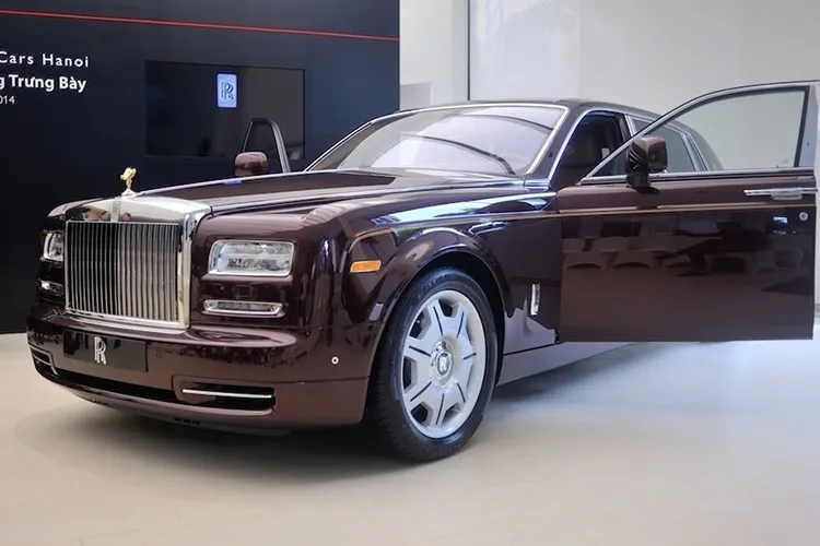 sieu xe roll royce mat troi phuong dong