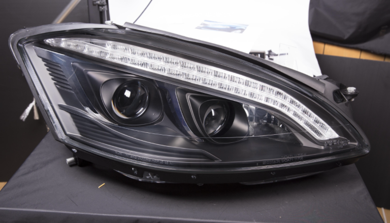 Đèn pha trước phụ tùng mercedes