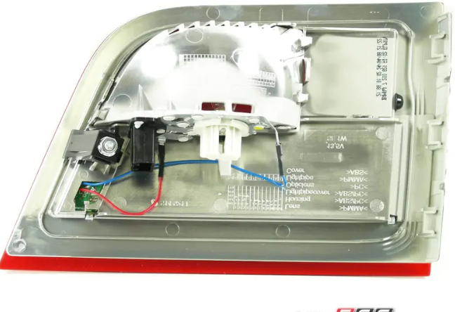 Đèn hậu miếng trong bên phụ BMW Capture 3 101