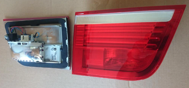 Đèn hậu miếng trong bên lái BMW Capture 3 Copy 2
