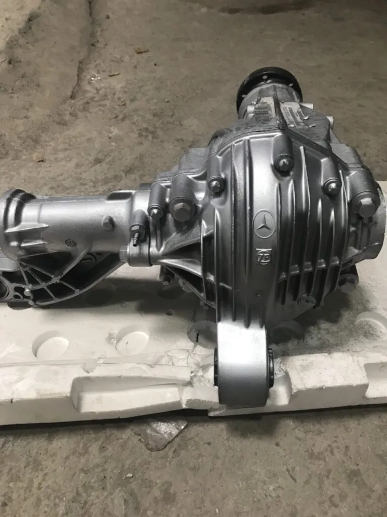 Hộp cầu Mercedes GL450