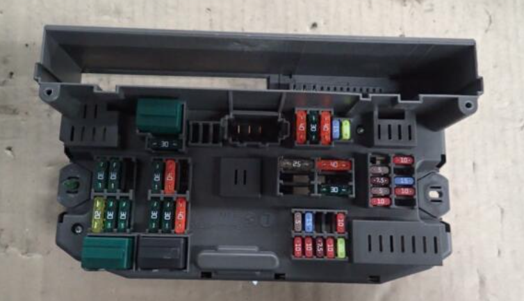 Hộp cầu chì-hộp sam trước xe BMM X5E70 sản xuất 2007-2012 723 Hộp cầu chì-Hộp sam trước và sau BMW