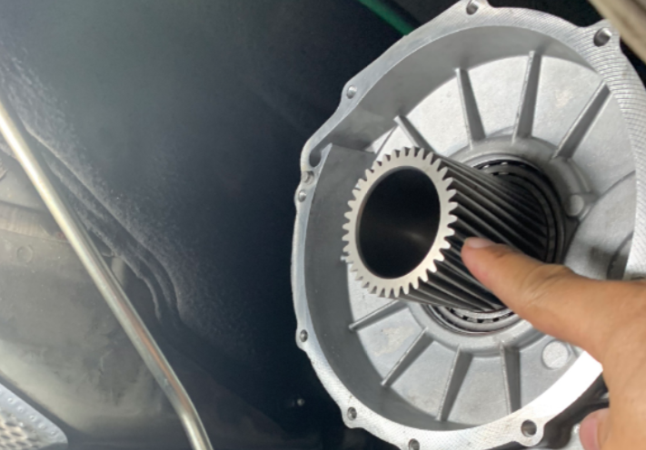Bi đuôi hộp số Mercedes GLK300 2009-2011 bị mài mòn và kêu 5 Đuôi hộp số GLK300