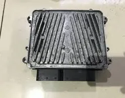 Hộp điều khiển động cơ Mercedes