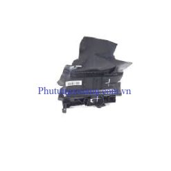 Ống nhựa hút gió dưới gầm Mercedes S