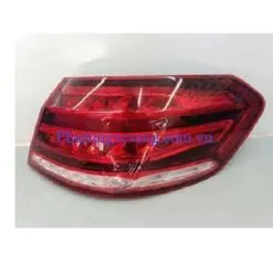 Đèn hậu phải miếng ngoài Mercedes E