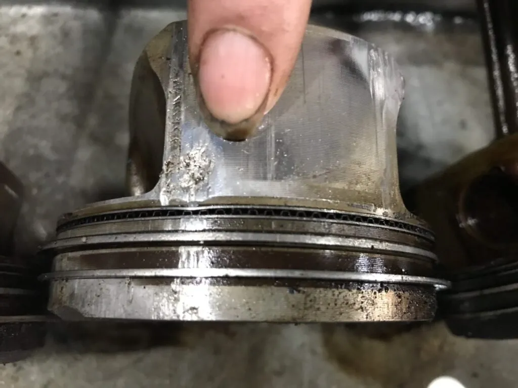 Động cơ MercedesC200,BMW,AUDI,VW những vấn đề cần lưu ý 619 Pittong BMWX5 bị mài mòn