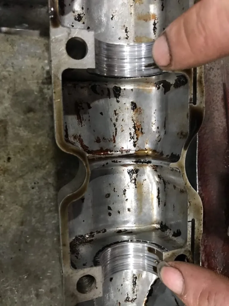 Động cơ MercedesC200,BMW,AUDI,VW những vấn đề cần lưu ý 6 Trực Cam BMWX5 bị mài mòn