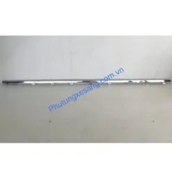 Nẹp crom babule trước trái Mercedes