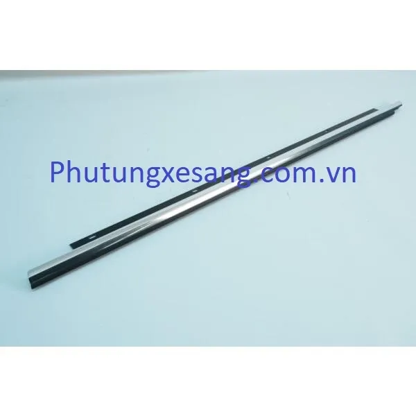 Nẹp chân kính ngoài trước Audi A8 S8 Nẹp chân kính ngoài trước Audi A8 S8