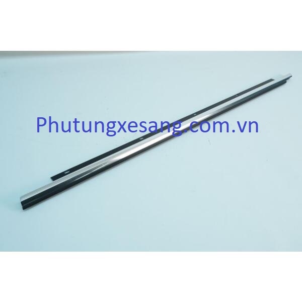 Nẹp chân kính ngoài sau Audi A8 S8 Nẹp chân kính ngoài sau Audi A8 S8