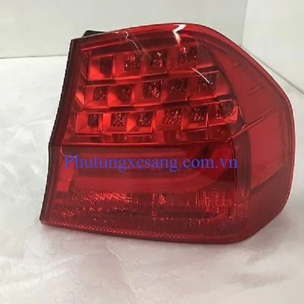 Đèn hậu phải miếng ngoài BMW E328i Đèn hậu phải miếng ngoài BMW E328i