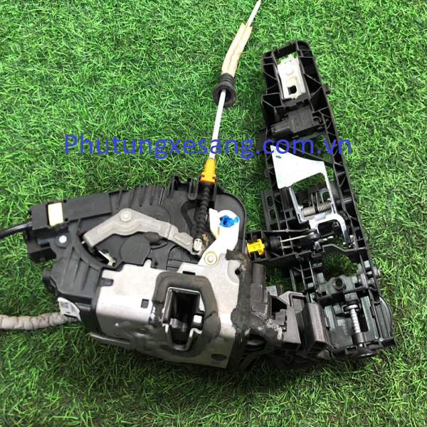 Cụm khóa cửa trước phải Mercedes E30 Cụm khóa cửa trước phải Mercedes E30