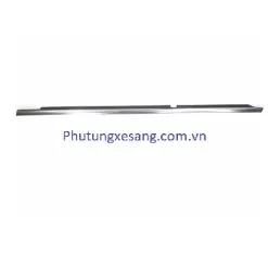 Nẹp chân kính cửa ngoài trước phải Mercedes C200 C250 C300 C350 W204 2011-2014-A2047251665