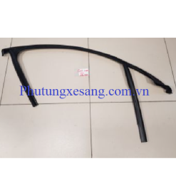 Khung nhựa cửa trước phải Mercedes GLC250 GLC300 GLC43 GLC63 AMG 2017-2020-A2537259600